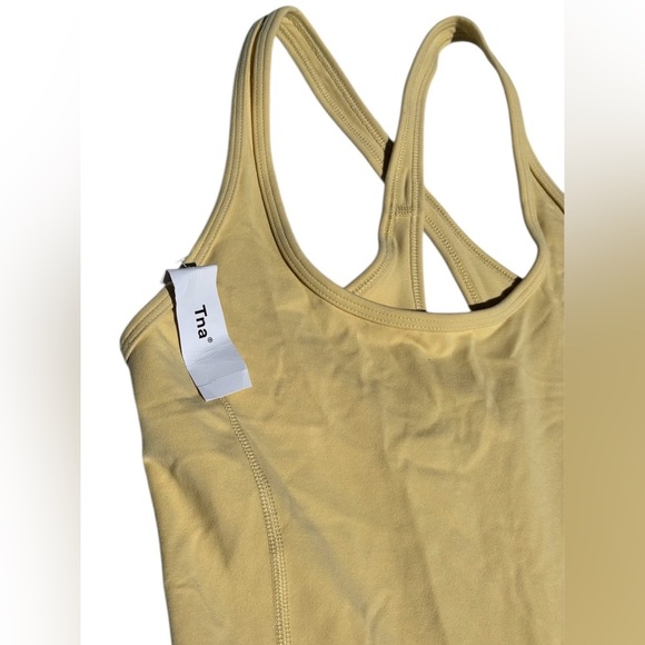 NWT Aritizia TNA TNALIFE Surge Romper Wheat Yellow Medium - Picture 6 of 8